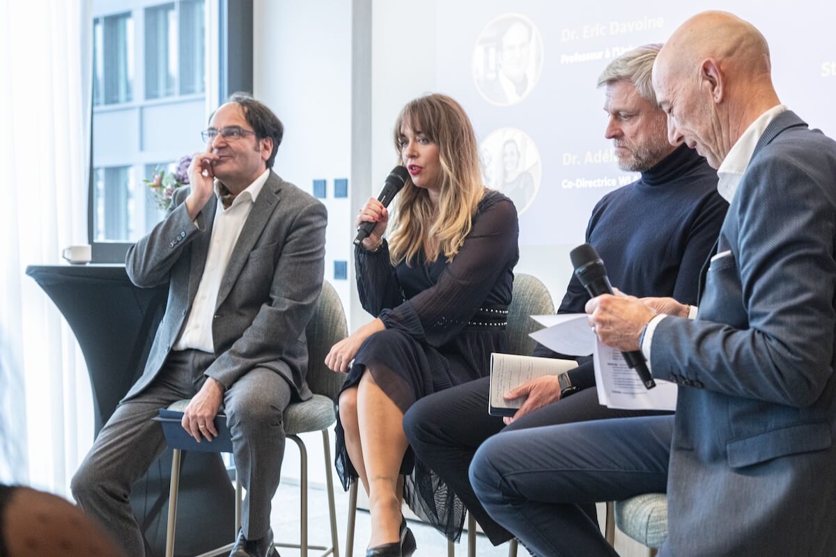 Dr. Adéla Wyncoll lors d'une table ronde sur le leadership en entreprise